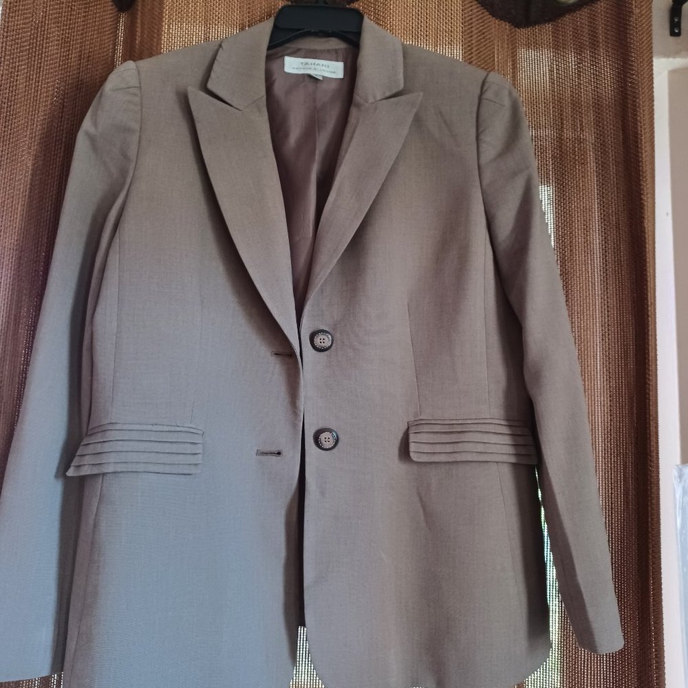 TAHARI-Taupe Blazer, Size 14